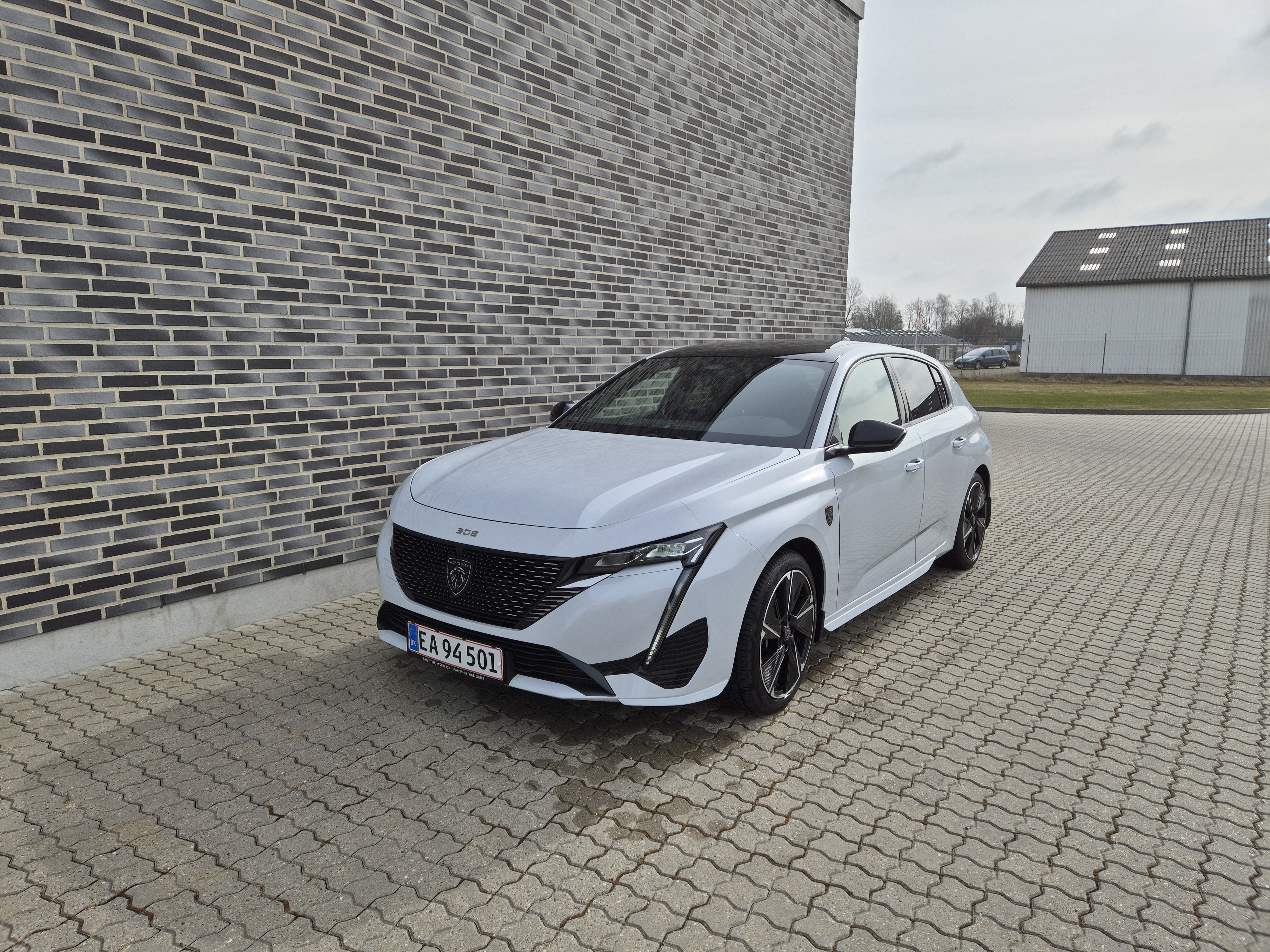 Hvid Peugeot E-308 fra 2023