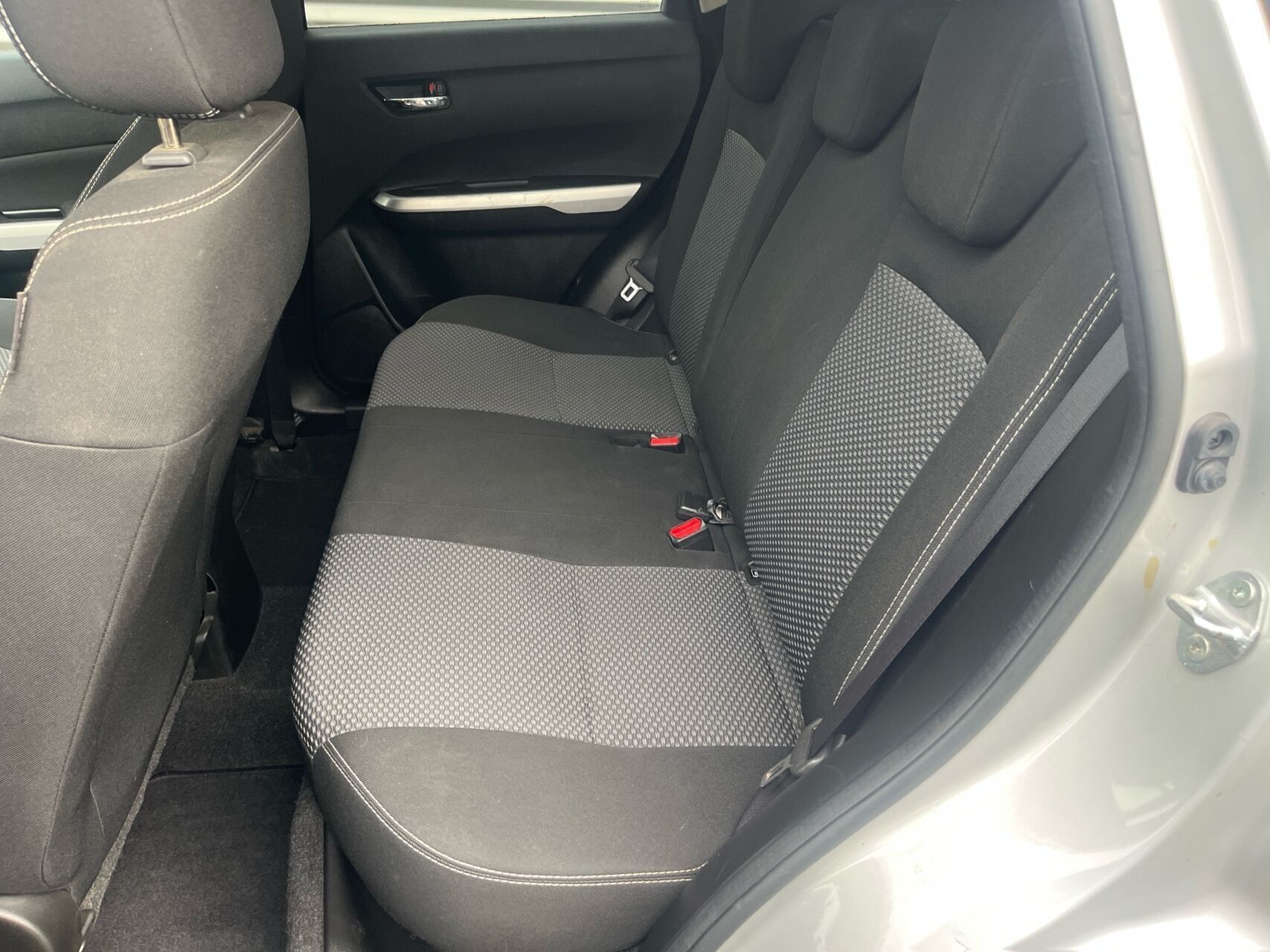 Sølv Suzuki Vitara fra 2016