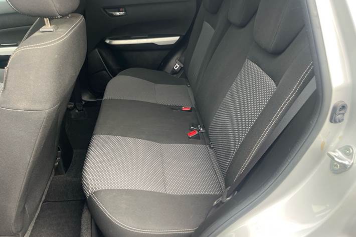 Sølv Suzuki Vitara fra 2016