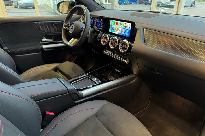 Sort Mercedes EQA 250+ fra 2024