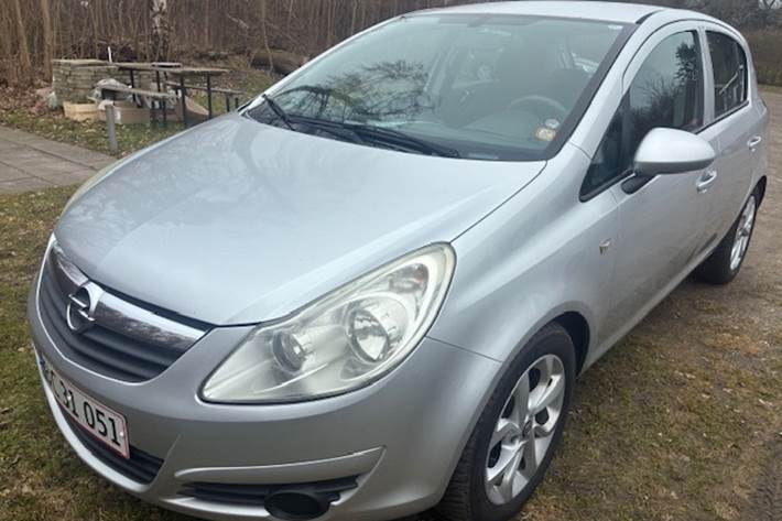 Sølv Opel Corsa fra 2009