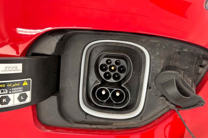 Rød Hyundai Kona fra 2022