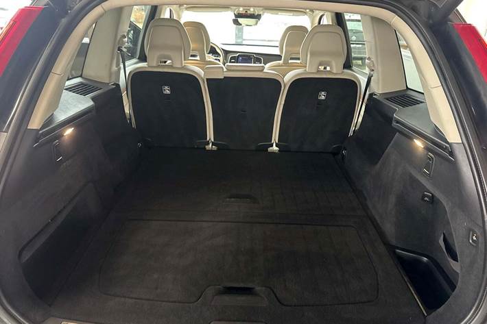 Sort Volvo XC90 fra 2015