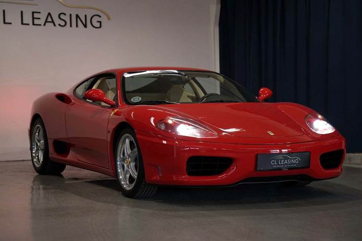 Rød Ferrari 360 fra 2001