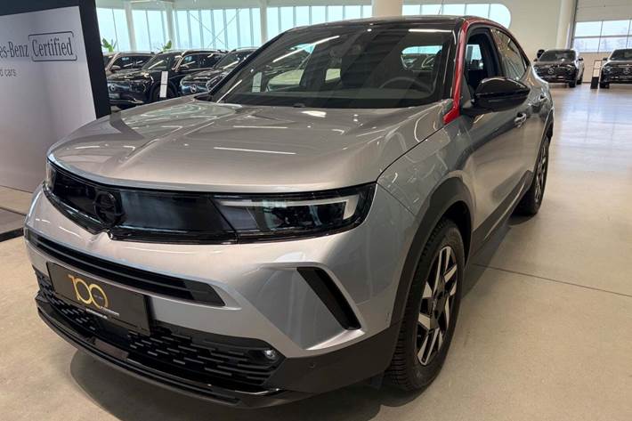 Grå Opel Mokka-e fra 2023