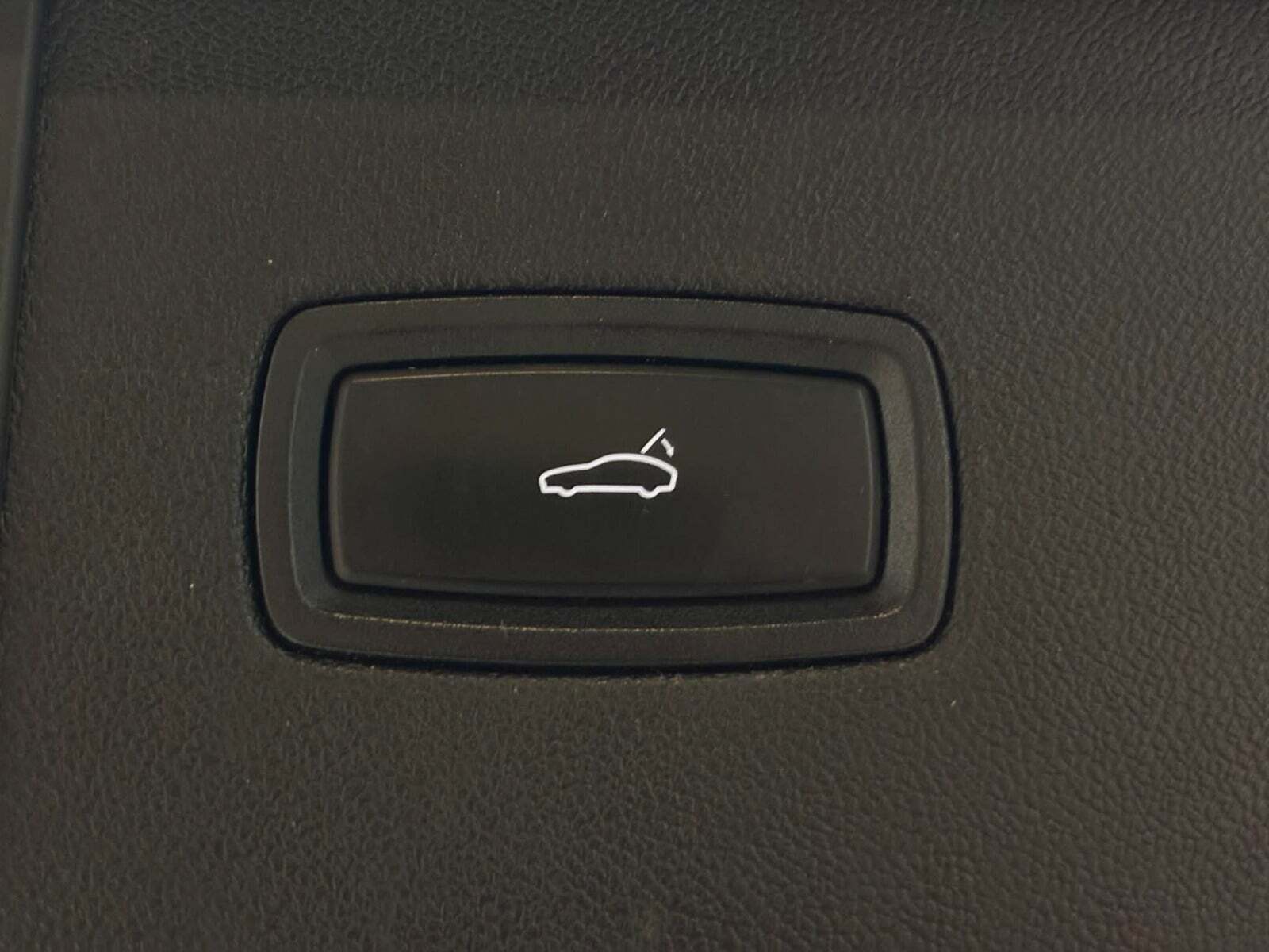 Sort Porsche Cayenne Turbo fra 2018