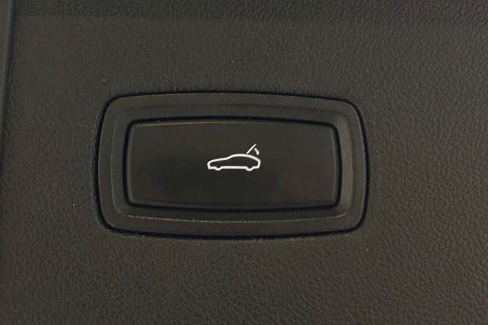 Sort Porsche Cayenne Turbo fra 2018