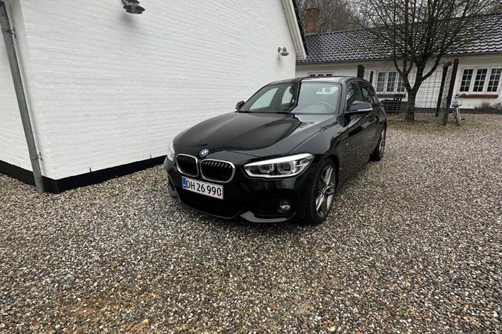 Sort BMW 118i fra 2019