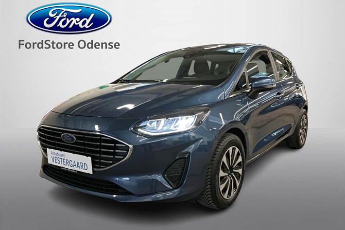 Blå Ford Fiesta fra 2022 set udefra