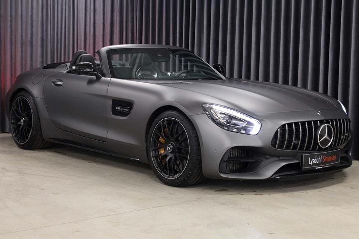 Grå Mercedes AMG GT C fra 2017