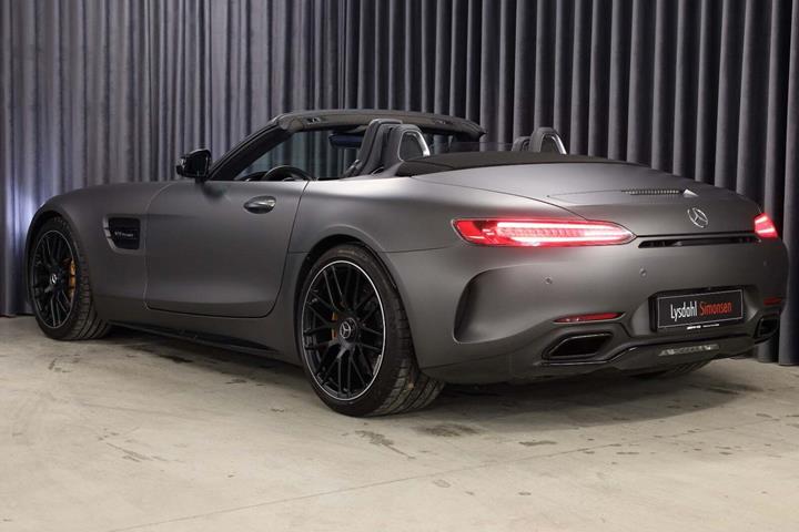 Grå Mercedes AMG GT C fra 2017