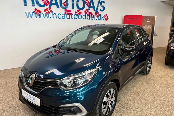 Blå Renault Captur fra 2019 set udefra