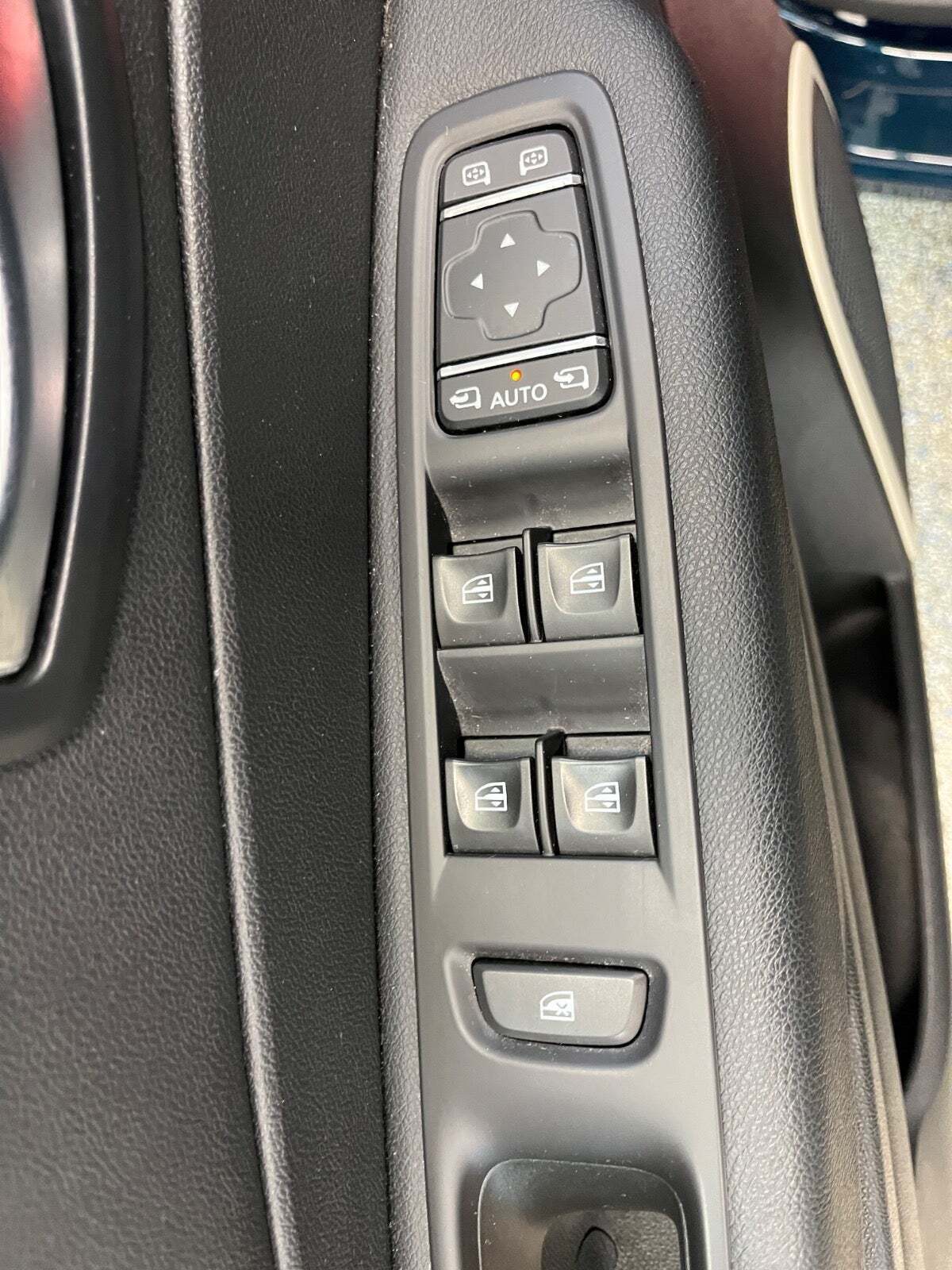 Blå Renault Captur fra 2019