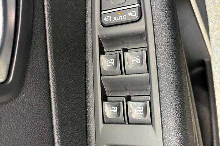 Blå Renault Captur fra 2019