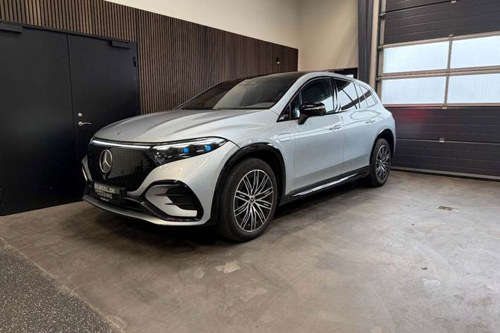 Sølv Mercedes EQS580 SUV fra 2023