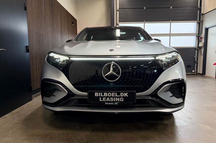 Sølv Mercedes EQS580 SUV fra 2023
