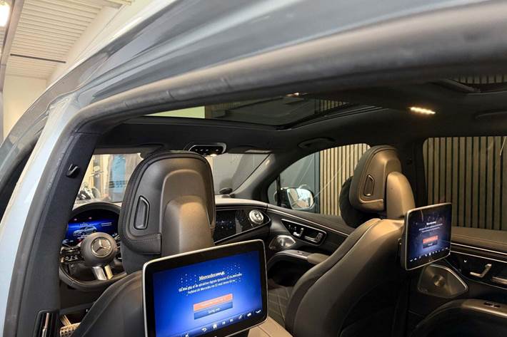 Sølv Mercedes EQS580 SUV fra 2023