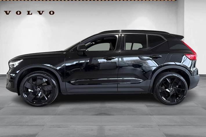 Sort Volvo EX40 fra 2025