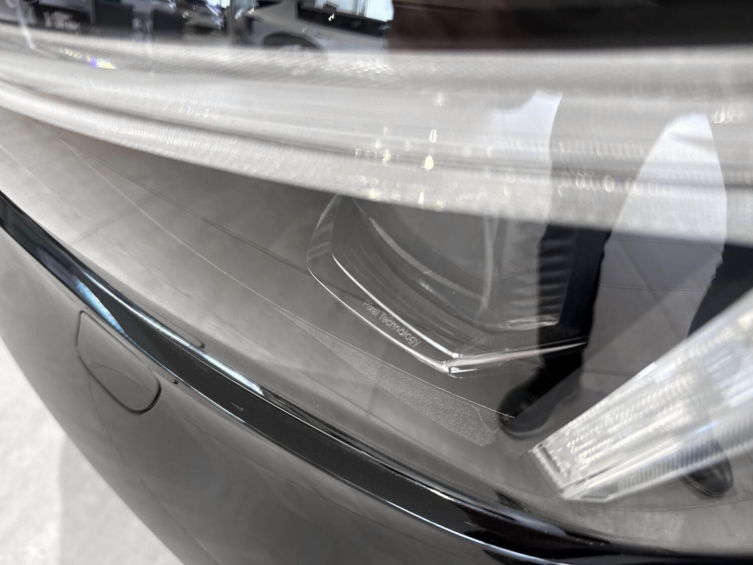 Sort Volvo EX40 fra 2025