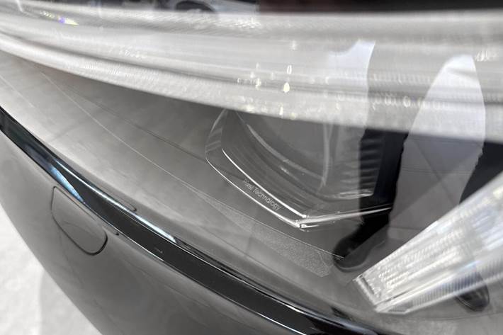 Sort Volvo EX40 fra 2025