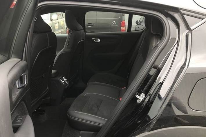 Sort Volvo C40 fra 2023