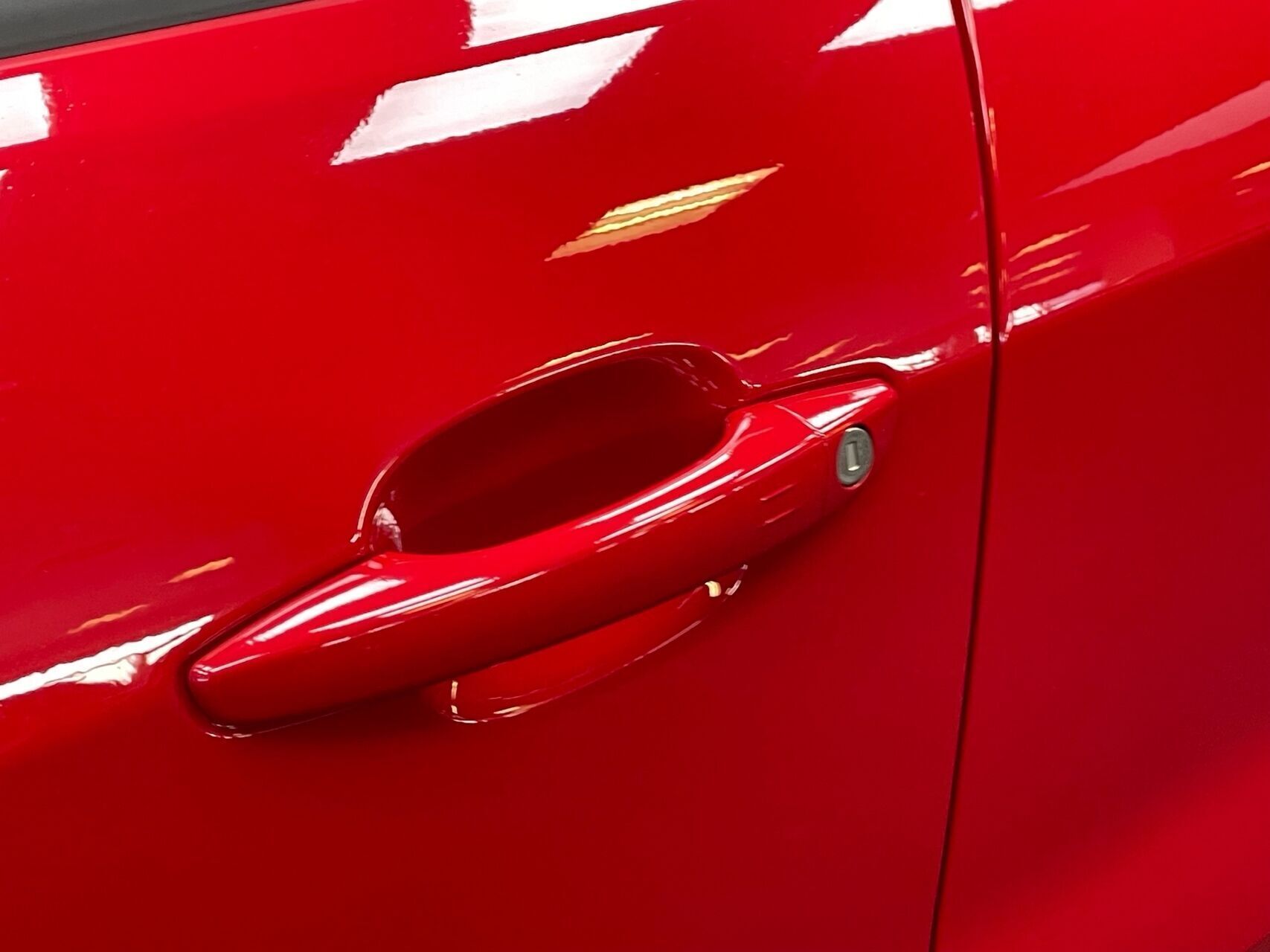 Rød Jeep Avenger fra 2024