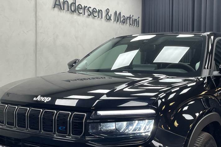 Sort Jeep Avenger fra 2023