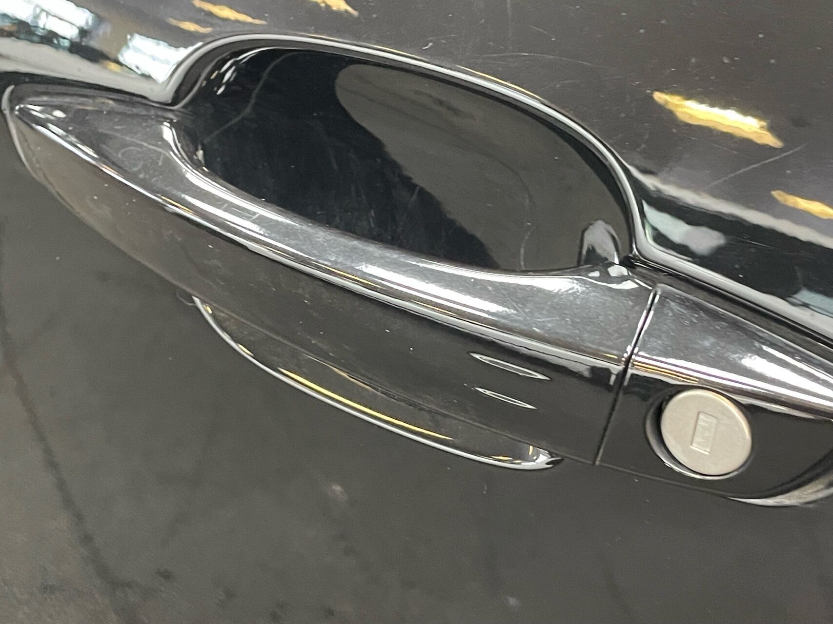 Sort Jeep Avenger fra 2023