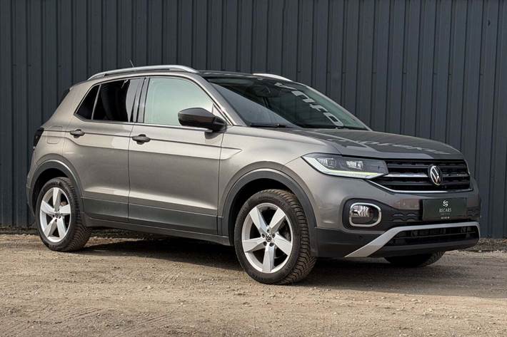 Grå VW T-Cross fra 2021 set udefra