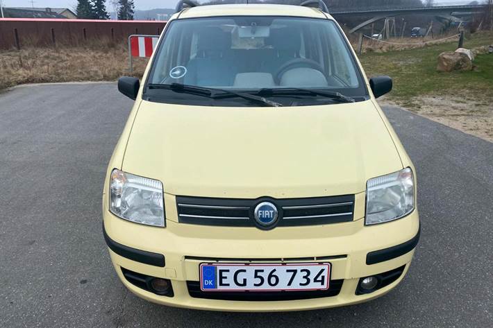 Gul Fiat Panda fra 2006