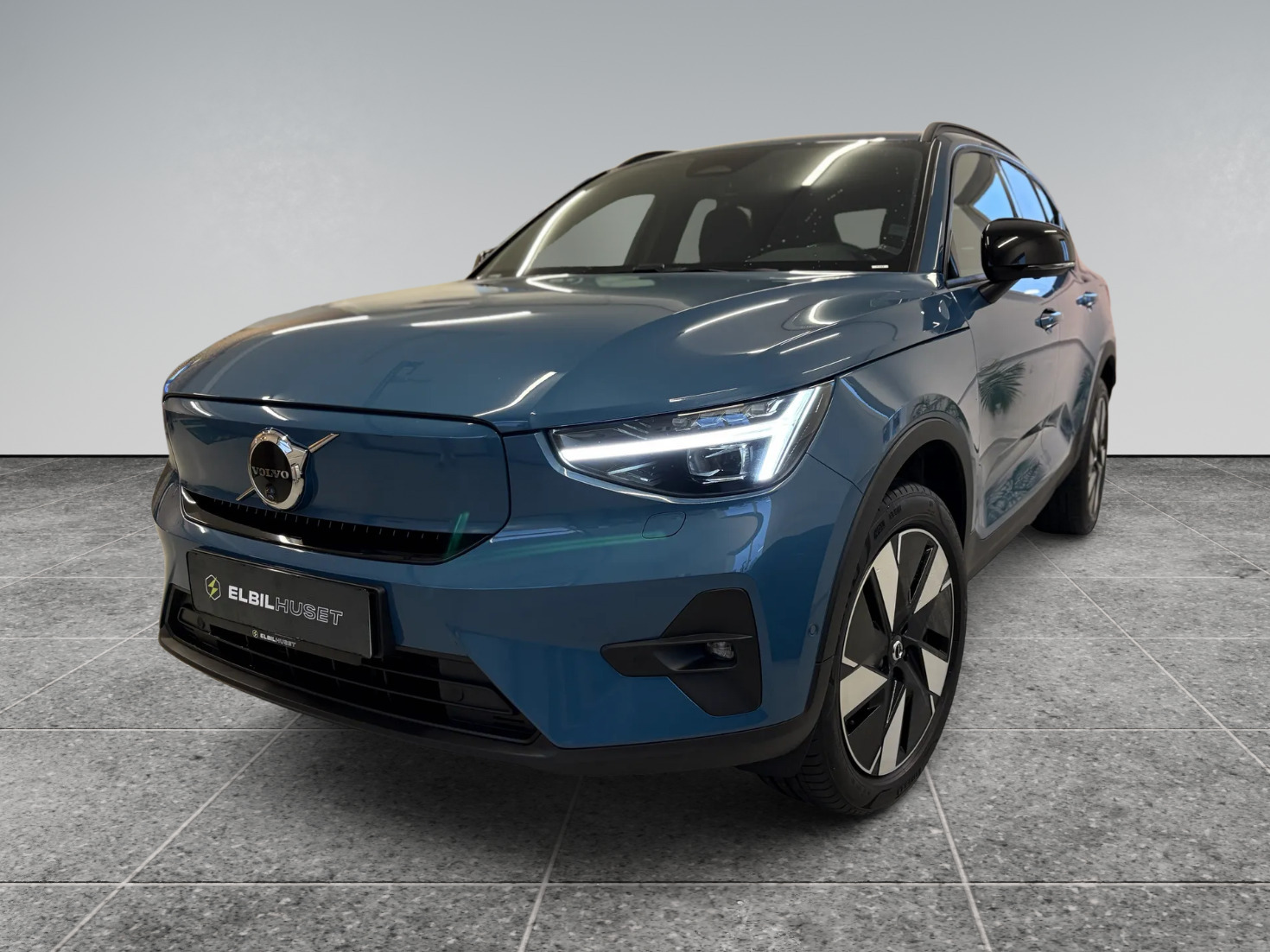 Volvo EX40 Extended Range Core