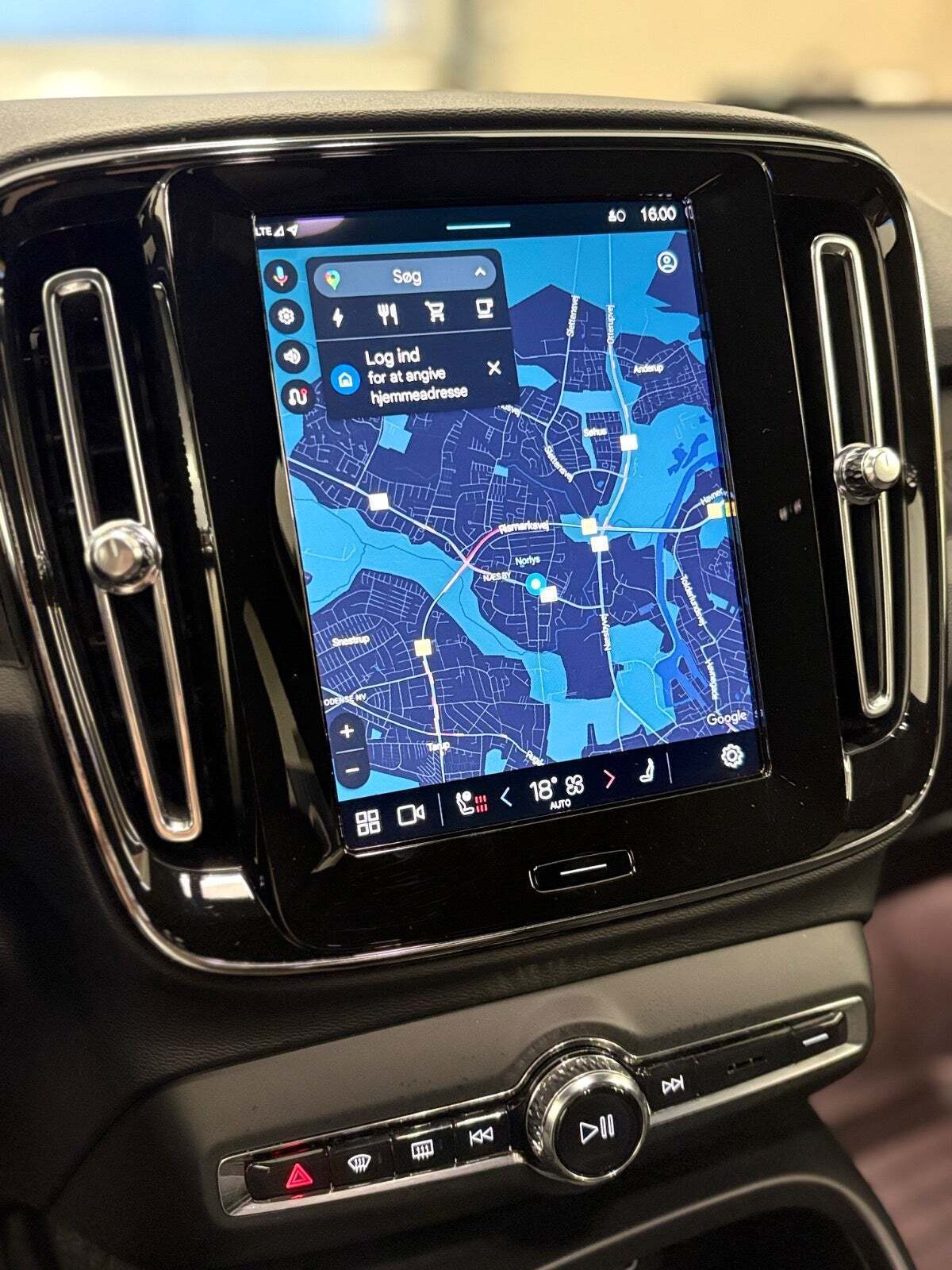 Blå Volvo EX40 fra 2025