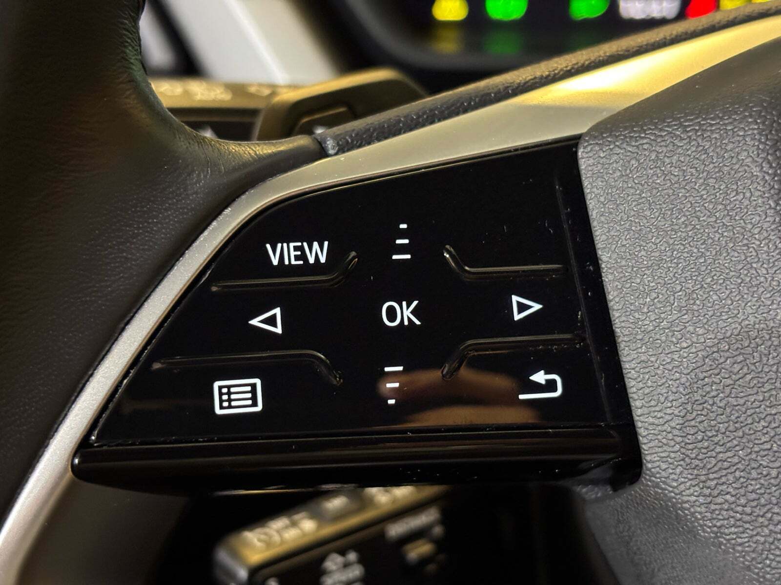 Blå Audi Q4 e-tron fra 2021