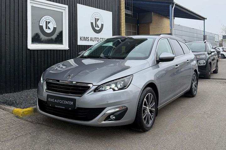 undefined Peugeot 308 fra 2017 set udefra