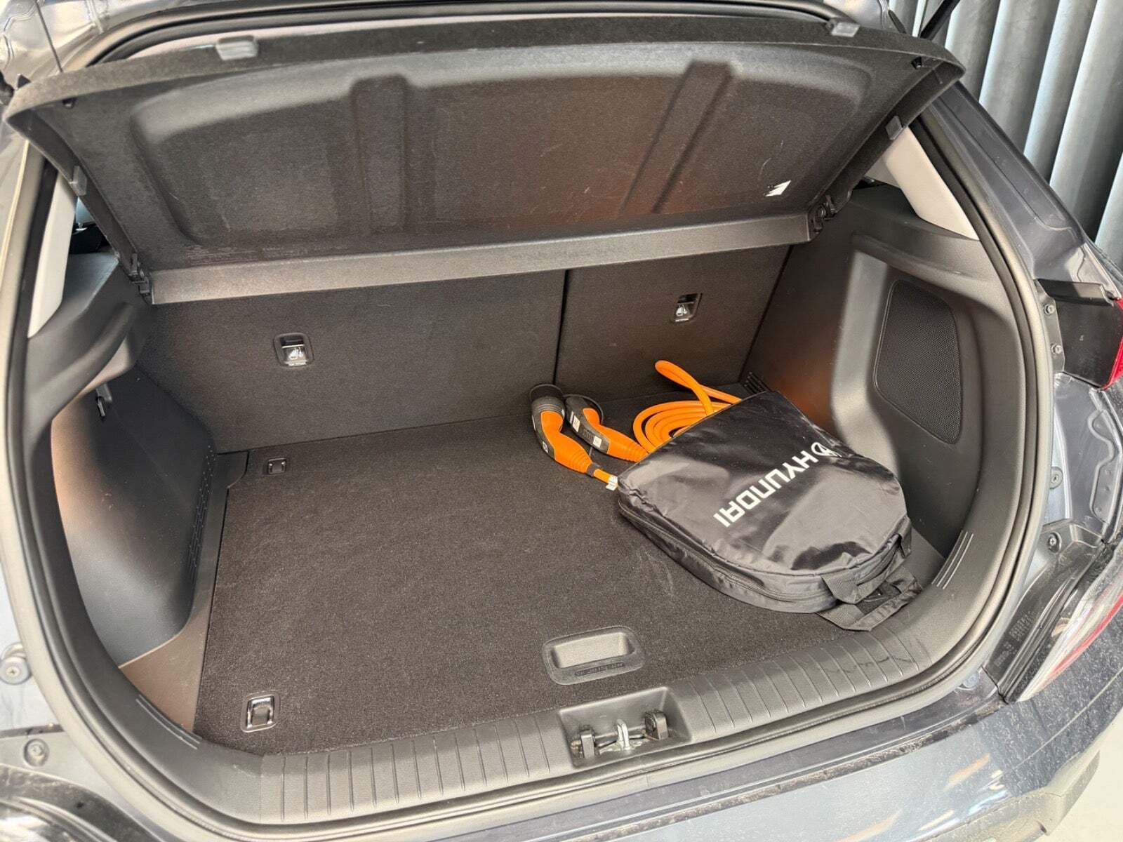 Grå Hyundai Kona fra 2022