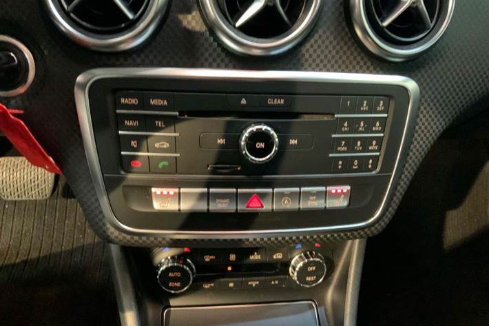 Sort Mercedes A180 d fra 2016