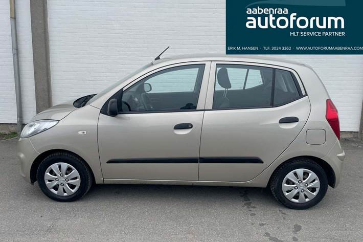 Beige Hyundai i10 fra 2013