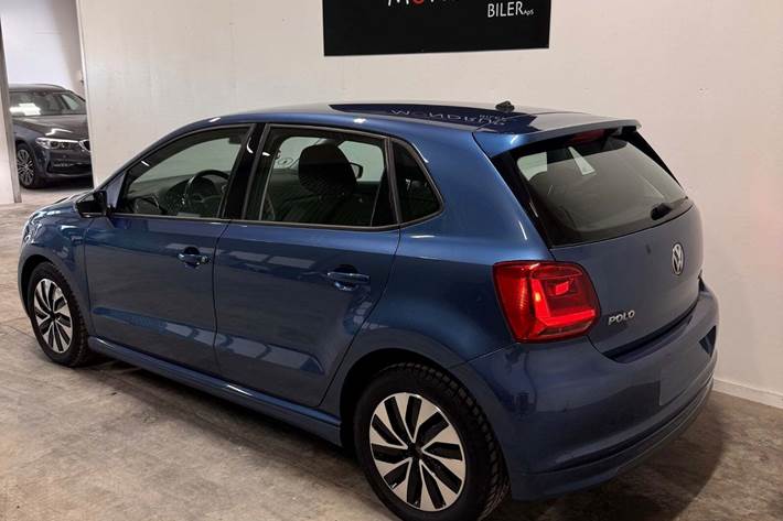 Blå VW Polo fra 2017