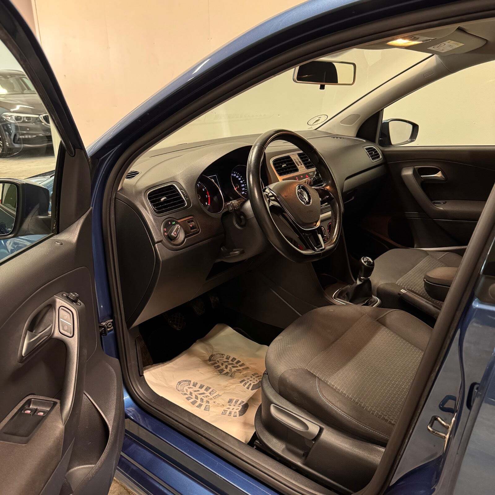 Blå VW Polo fra 2017