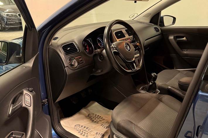 Blå VW Polo fra 2017