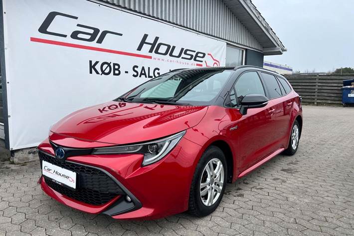 Rød Toyota Corolla fra 2021