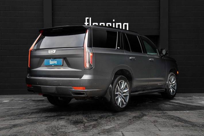 Grå Cadillac Escalade fra 2017