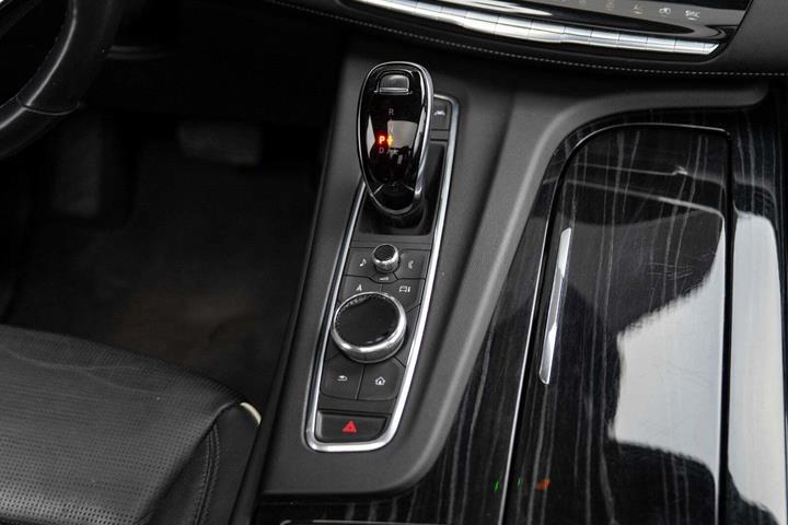 Sort Cadillac Escalade fra 2022