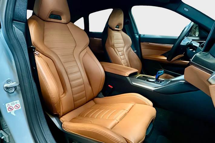 Grå BMW i4 fra 2023