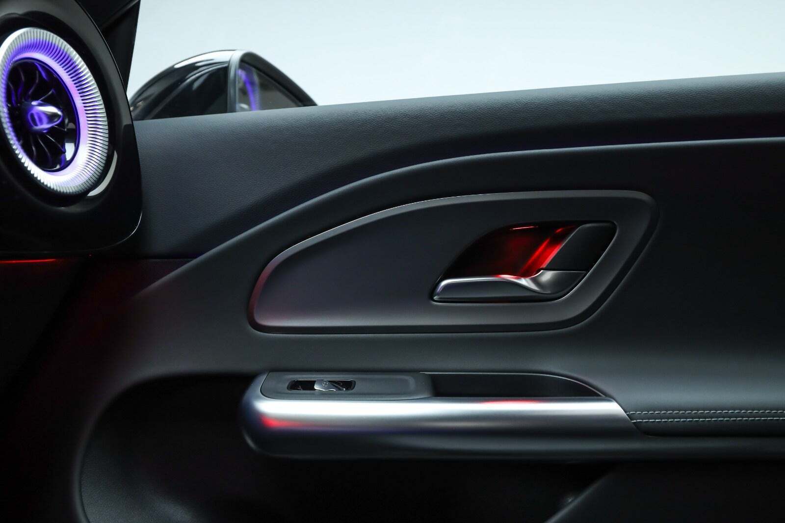 Sort Mercedes CLA250+ fra 2025