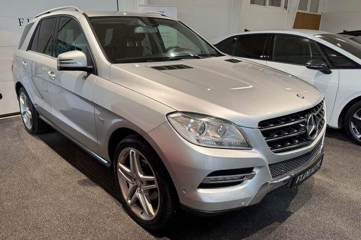 Sølv Mercedes ML350 fra 2012
