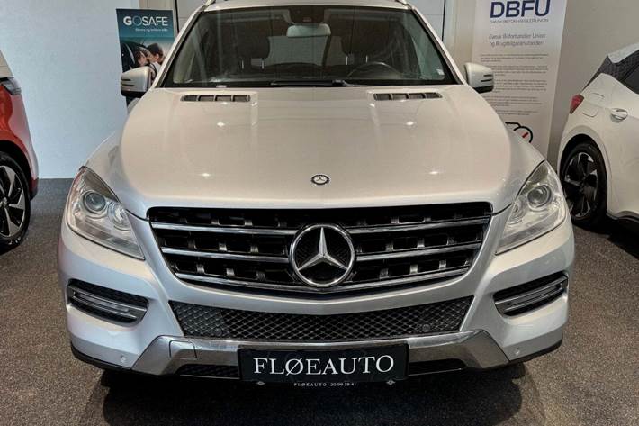 Sølv Mercedes ML350 fra 2012