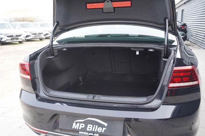 Sort VW Passat fra 2020