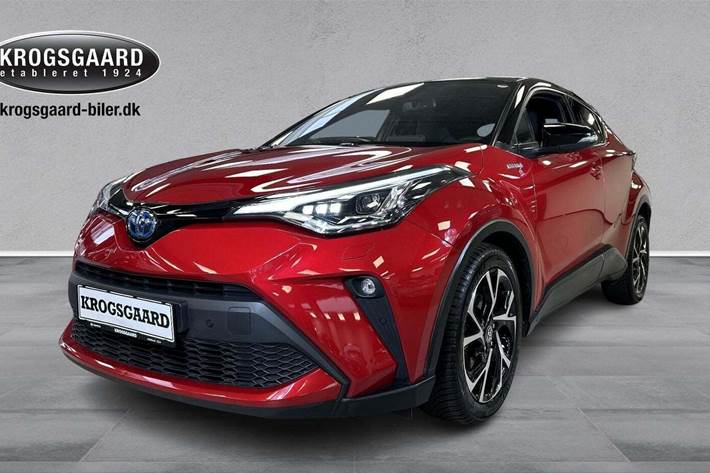 Rød Toyota C-HR fra 2021 set udefra