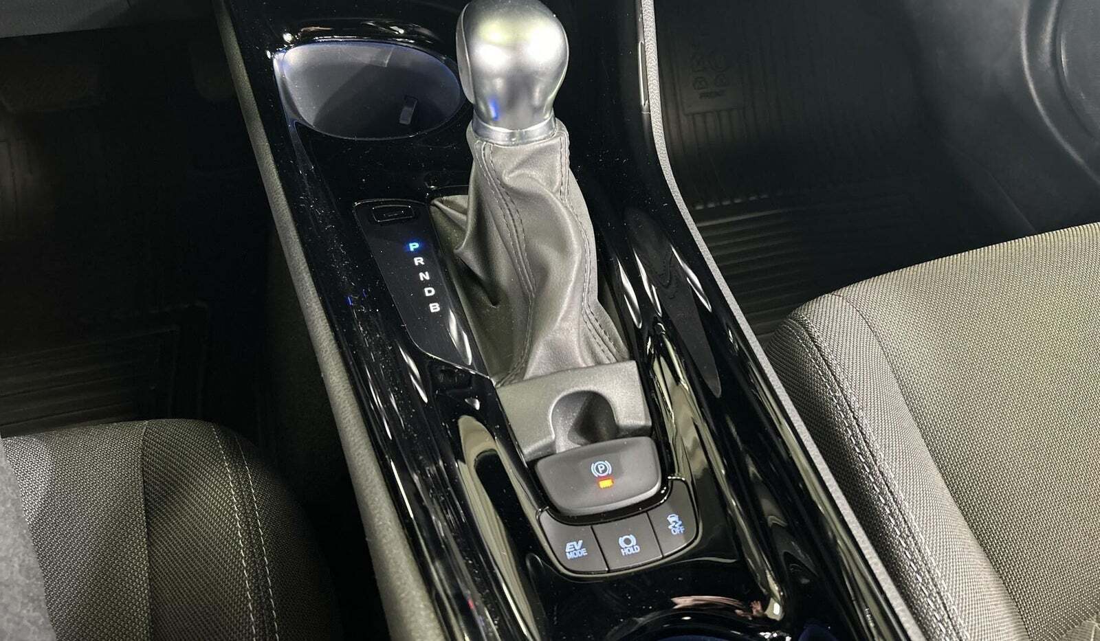 Rød Toyota C-HR fra 2021